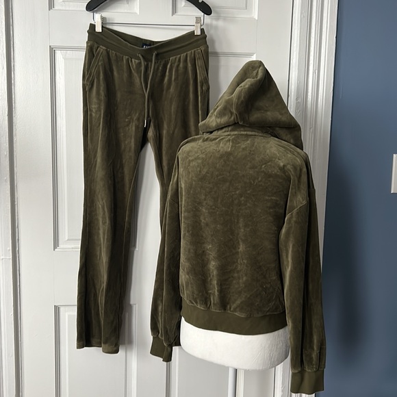 *SOLD* Gap matching tracksuit - Picture 4 of 6